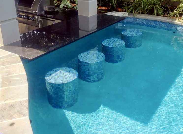 Swim-up bar with in-pool stools