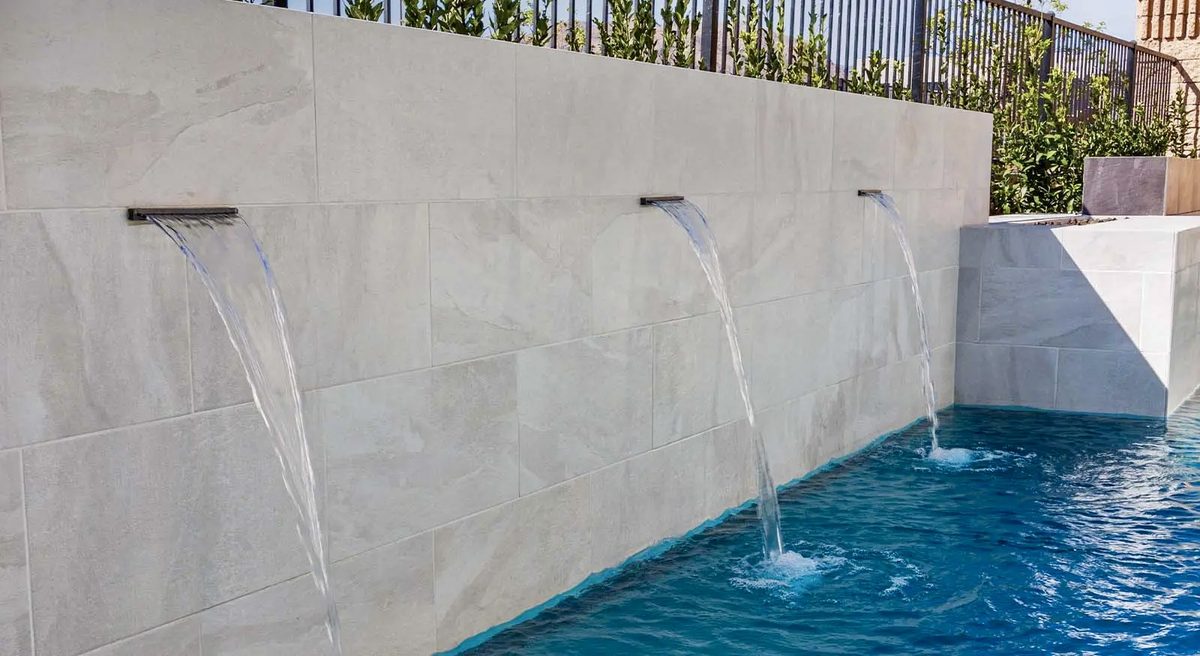 Large-format tile wall with water spouts